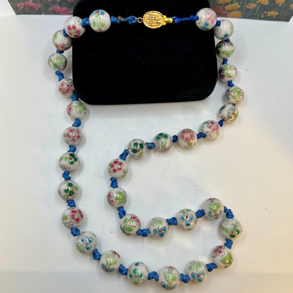 Chinese White Porcelain Painted Flower Bead Necklace - Picture 6 of 6